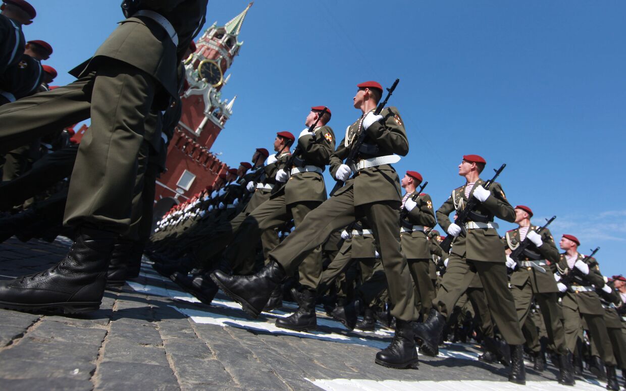 Военный парад, посвященный 65-летию Победы в Великой Отечественной войне