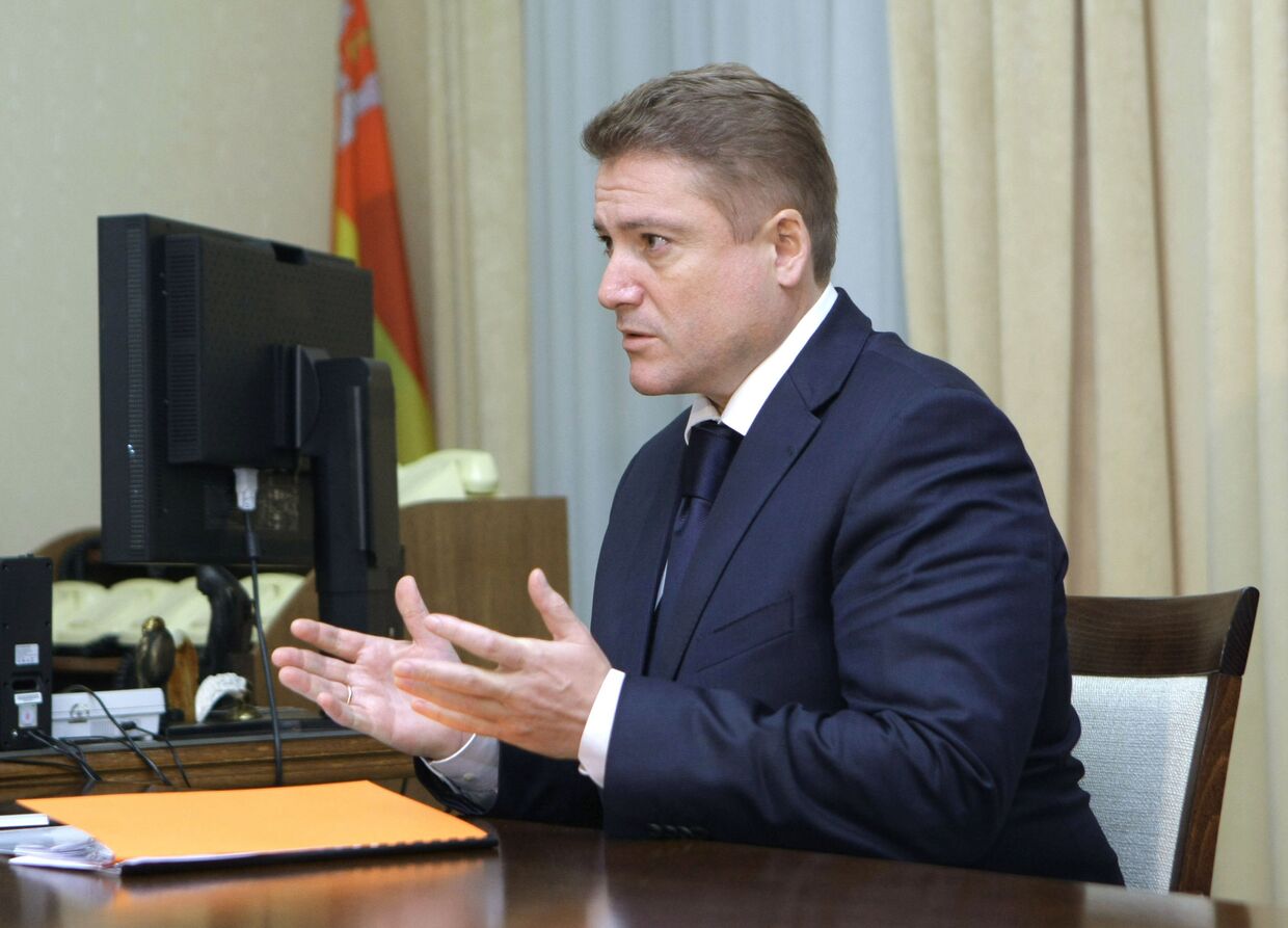 Губернатор Калининградской области Г.Боос во время встречи с премьер-министром РФ В.Путиным
