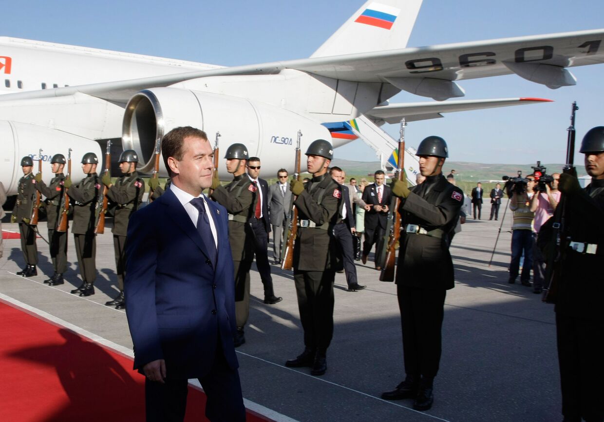 Встреча Дмитрия Медведева в аэропорту Анкары