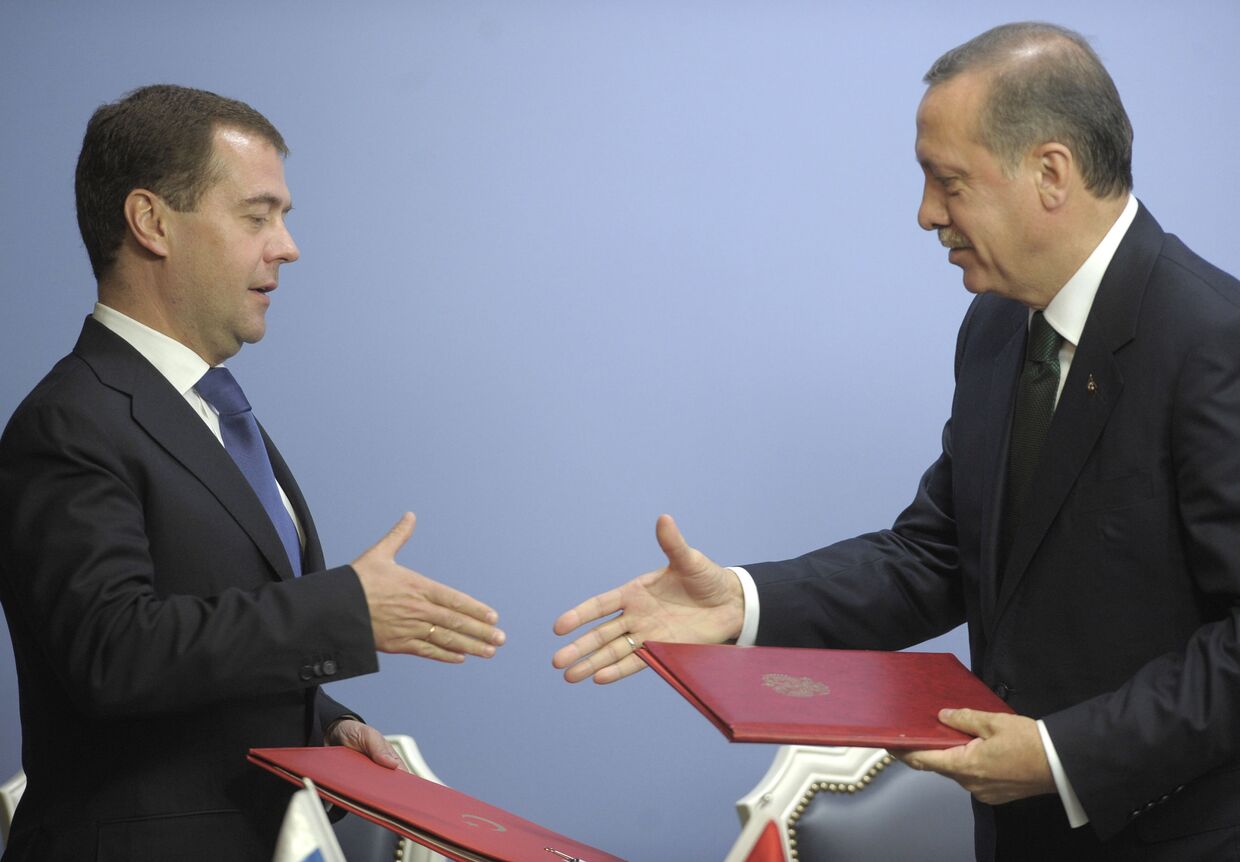 Президент РФ Д.Медведев с премьер-министром Турции Р.Эрдоганом подписали совместные документы