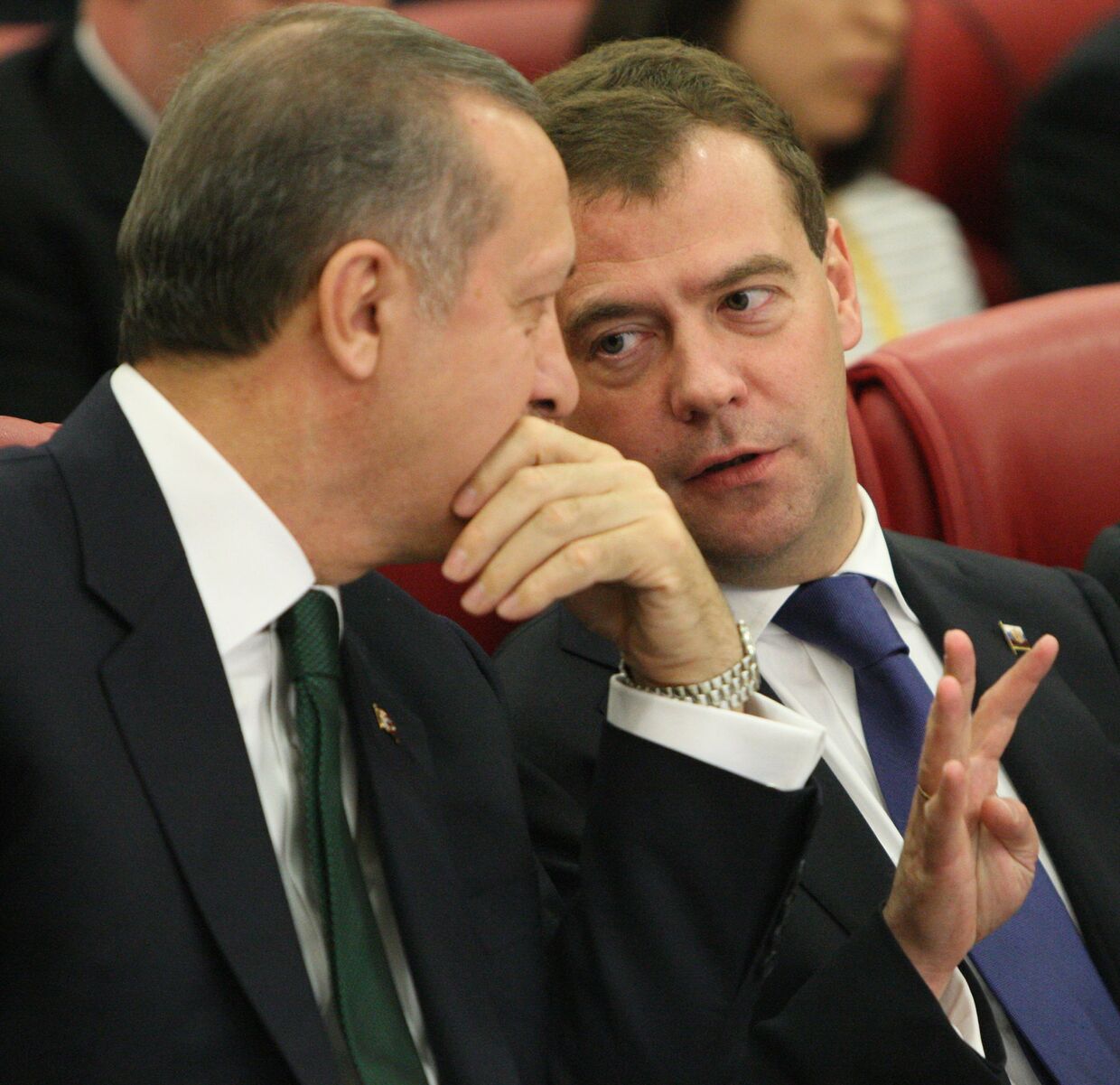 Президент РФ Д.Медведев с премьер-министром Турции Р.Эрдоганом на церемонии подписания совместных документов
