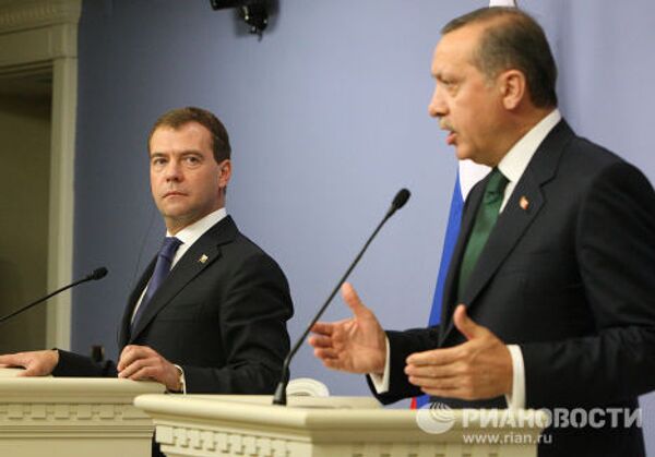 Президент РФ Д.Медведев с премьер-министром Турции Р.Эрдоганом на пресс-конференции в Анкаре