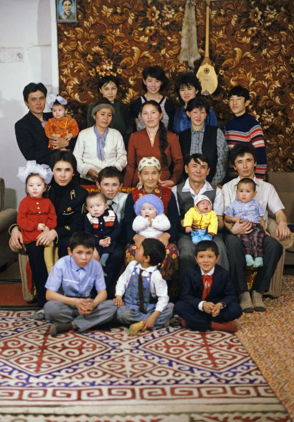 Многодетная казахская семья