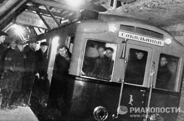 Первый поезд Московского метро