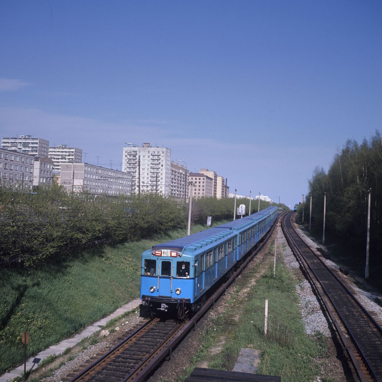 Московский метрополитен. Наземный участок пути недалеко от станции Измайловская