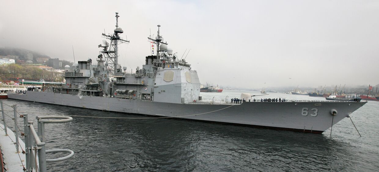 Неофициальный визит ракетного крейсера ВМС США Каупенс во Владивосток