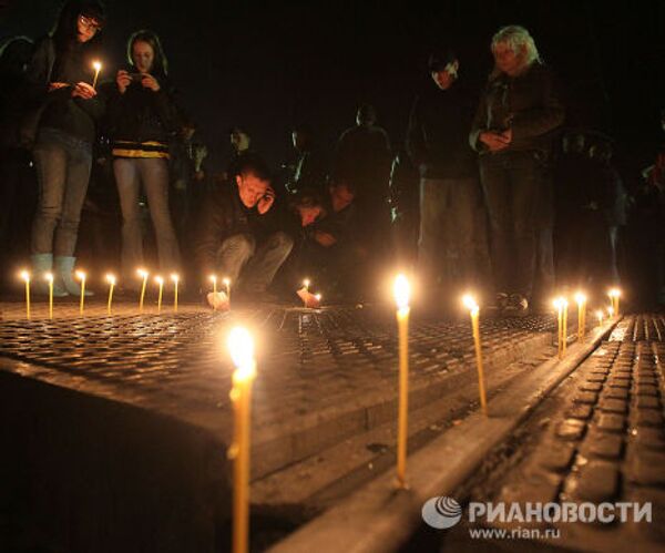 Жители Междуреченска зажгли свечи в память о погибших горняках
