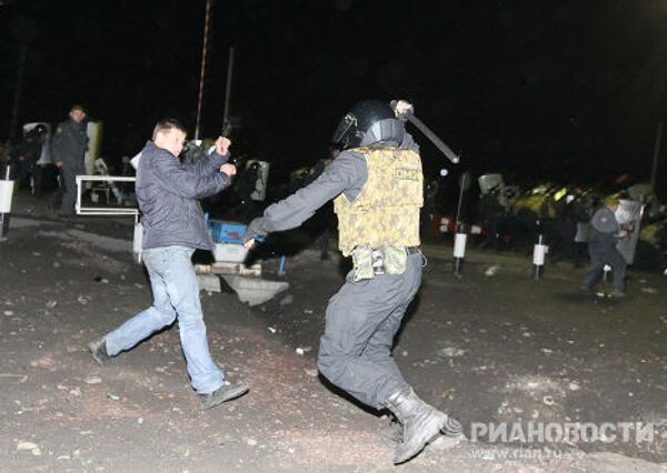 Столкновение между протестующими и ОМОНом в Междуреченске