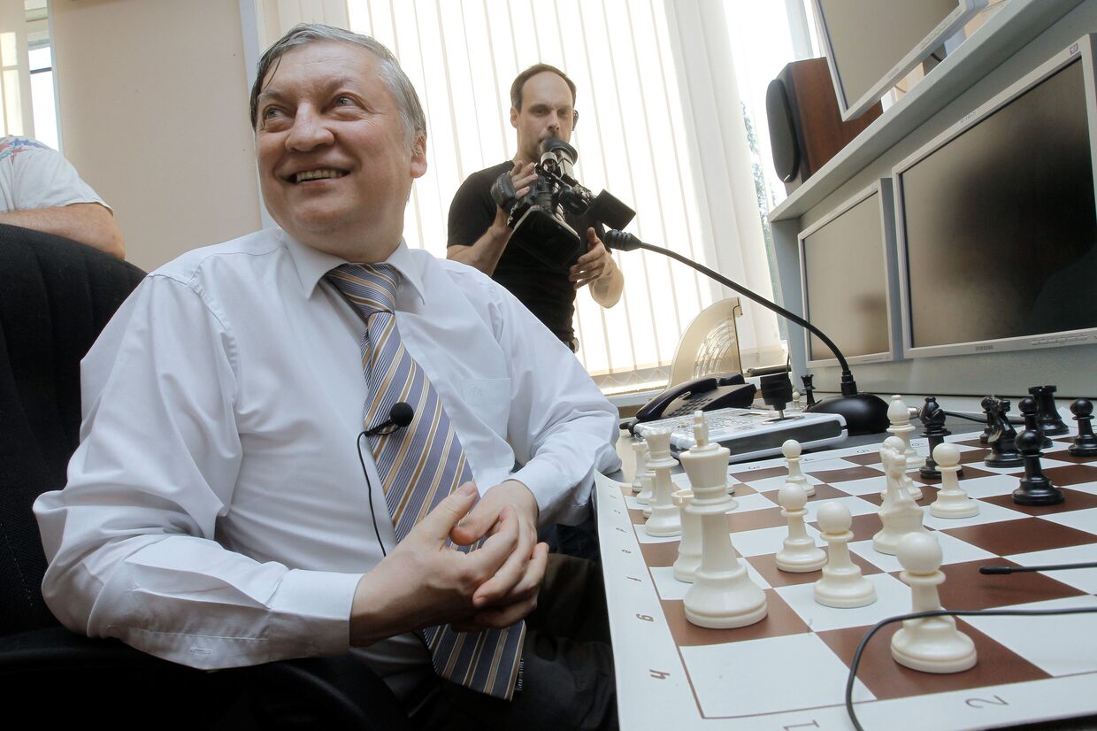 Анатолий Карпов сыграл в шахматы с будущими участниками проекта Марс-500