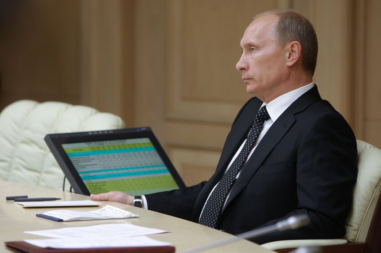 Владимир Путин провел совещание из Ситуационного центра правительства РФ