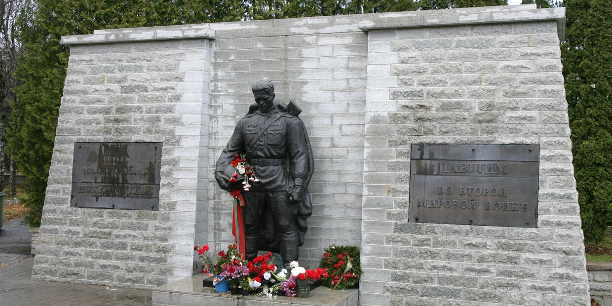 Монумент Воину-освободителю Бронзовый солдат