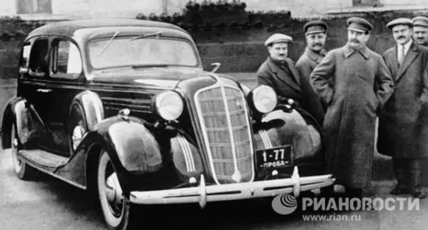 У новой автомашины ЗИС-101