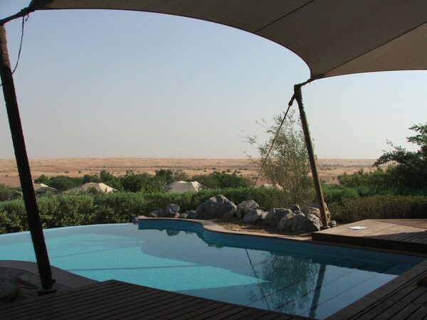 Отель Al Maha Desert Resort: стилизованный под лагерь бедуинов
