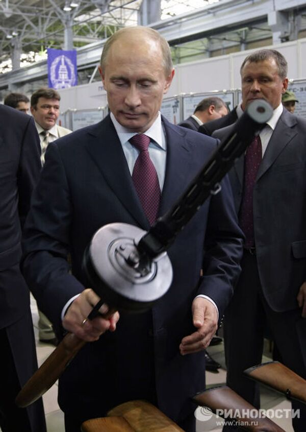 Премьер-министр РФ Владимир Путин посетил ОАО Ижмаш