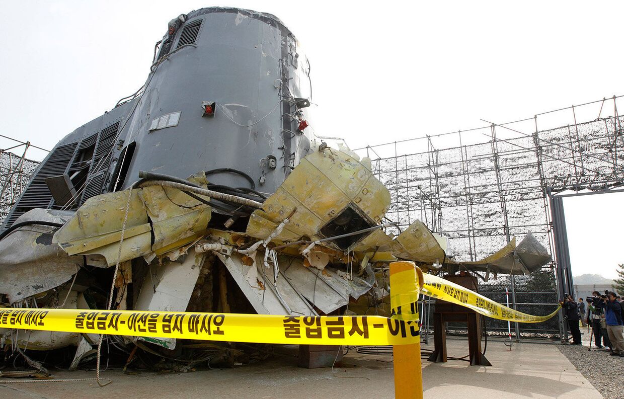 Обломки южно-корейского военного судна Чхонан (Cheonan)