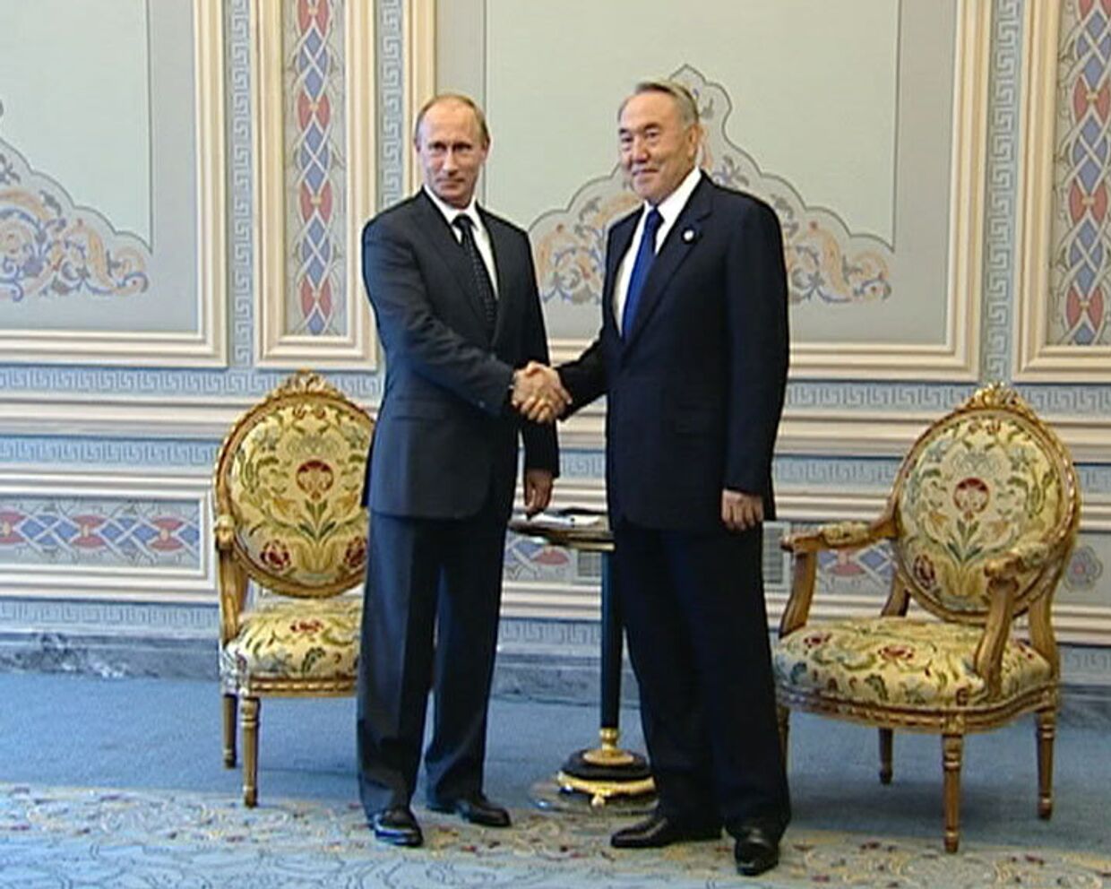 Путин встретился с Назарбаевым в Стамбуле
