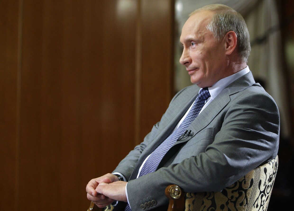 Премьер-министр РФ Владимир Путин дал интервью французским СМИ