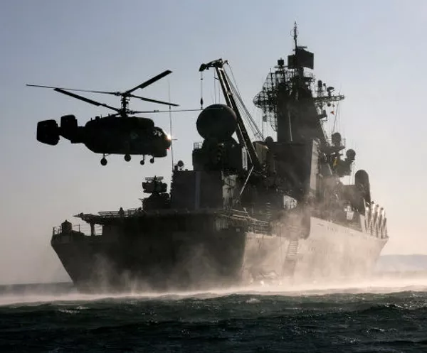 Контрольный выход в море гвардейского ракетного крейсера Варяг Тихоокеанского флота для подтверждения боевой готовности