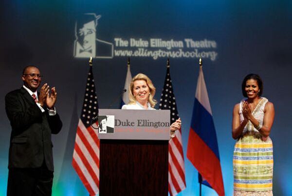 Светлана Медведева и Мишель Обама посетили школу искусств имени Дюка Эллингтона