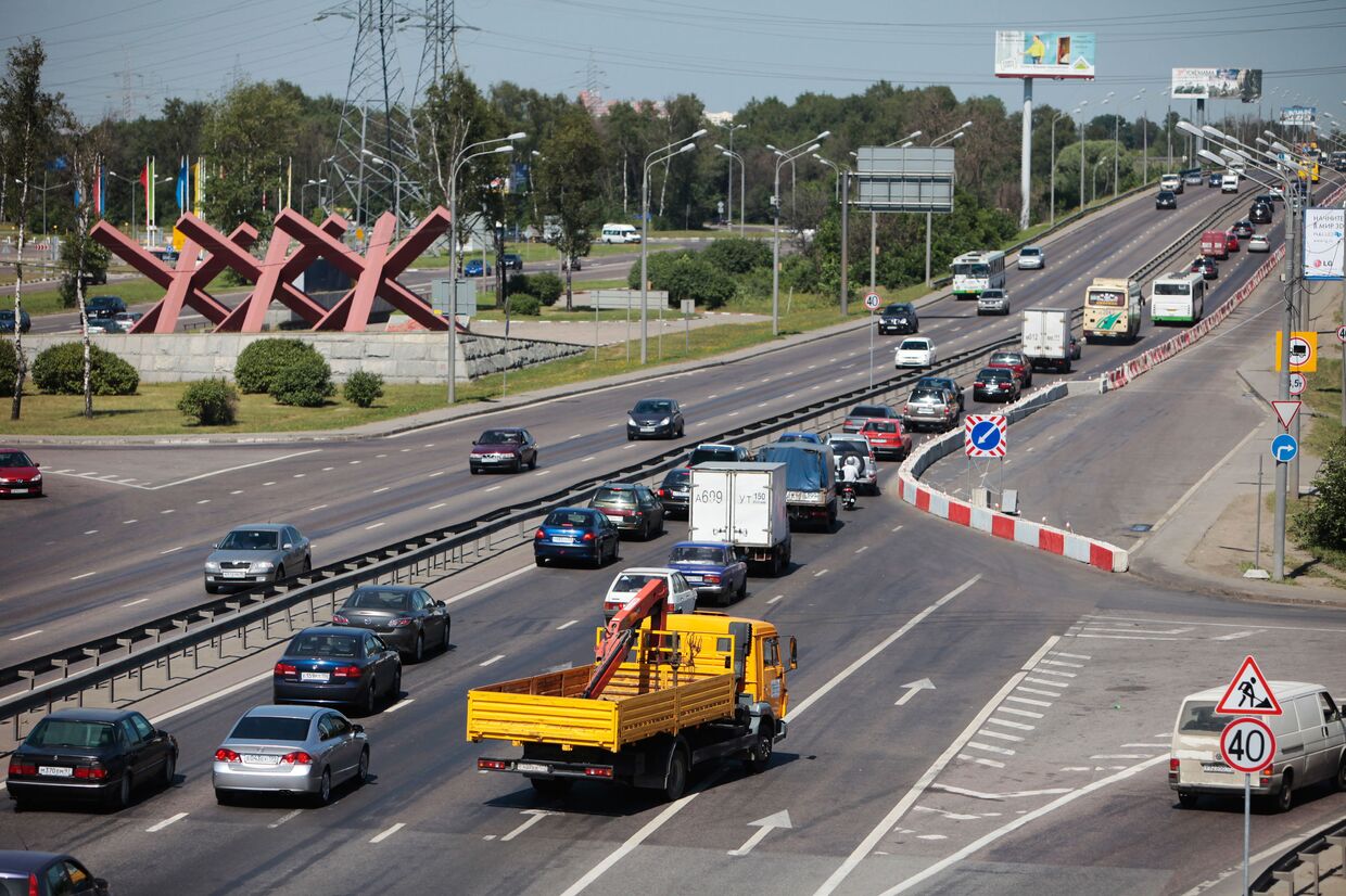 Затруднено движение на Ленинградском шоссе в связи с ремонтными работами на путепроводе Октябрьской железной дороги