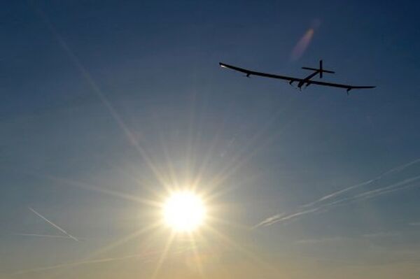 круглосуточный полет самолета на солнечных батареях