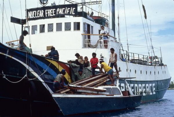 Взорванное судно экологической организации Гринпис Воин Радуги