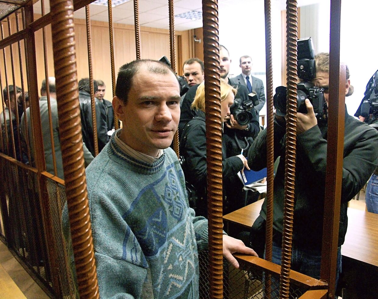 Обвиняемый в шпионаже И.Сутягин  в зале Московского городского суда