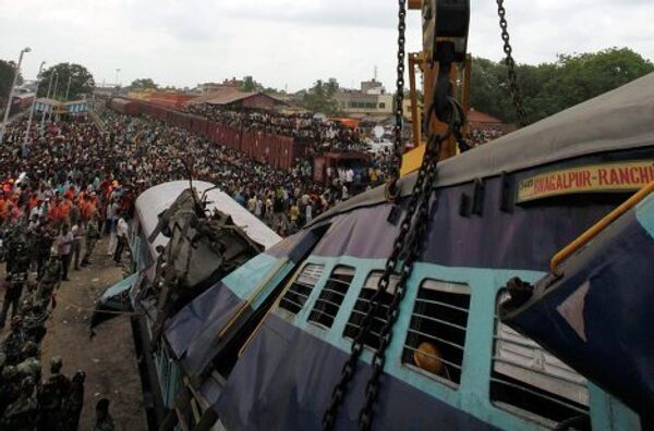 Два поезда столнулись в Индии