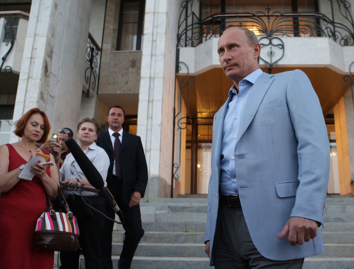 Премьер-министр РФ Владимир Путин ответил на вопросы журналистов