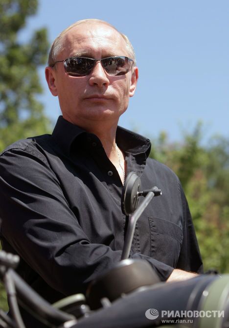 Премьер-министр РФ Владимир Путин побывал на байк-шоу под Севастополем