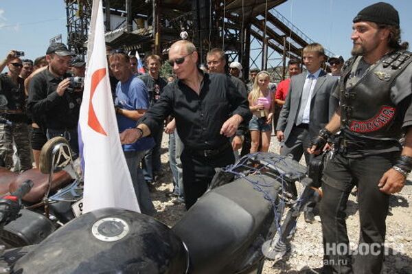 Премьер-министр РФ Владимир Путин побывал на байк-шоу под Севастополем