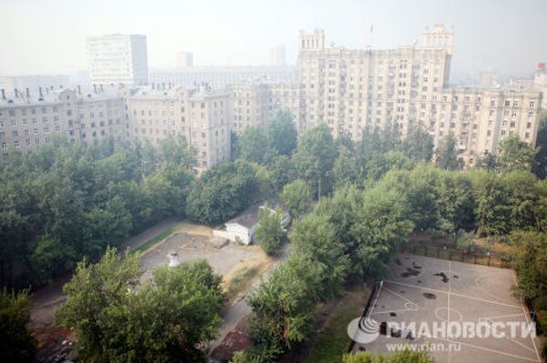 Дым от торфяных пожаров окутал Москву