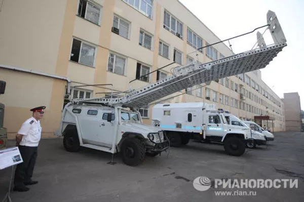 Демонстрация современной спецтехники и транспорта в НПО Спецтехники и связи МВД РФ