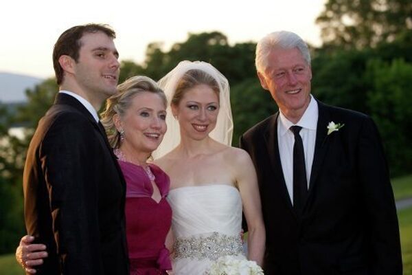 Свадьба дочери экс-президента США Челси Клинтон и Марка Мезвински