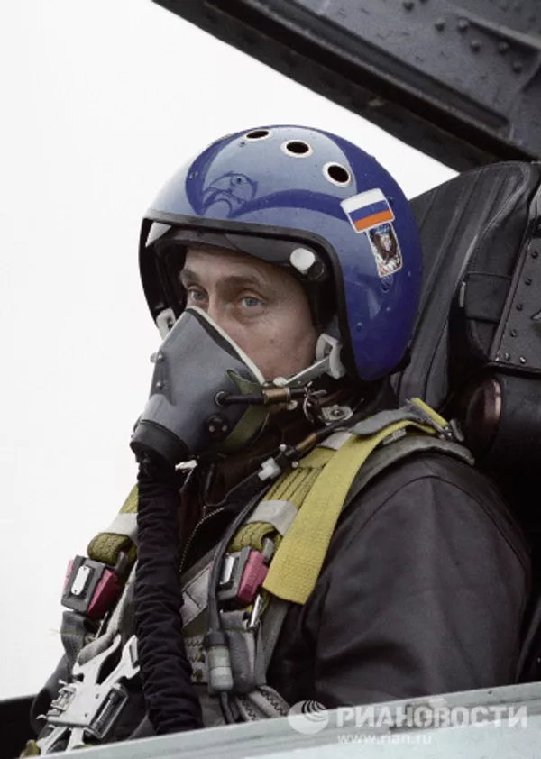 Владимир Путин в кабине истребителя СУ-27