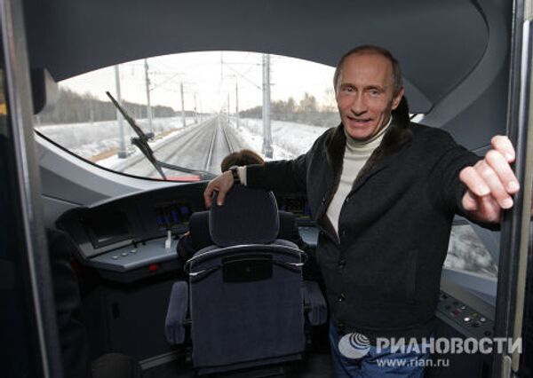 Премьер-министр России В.Путин совершил поездку на новом скоростном поезде Сапсан