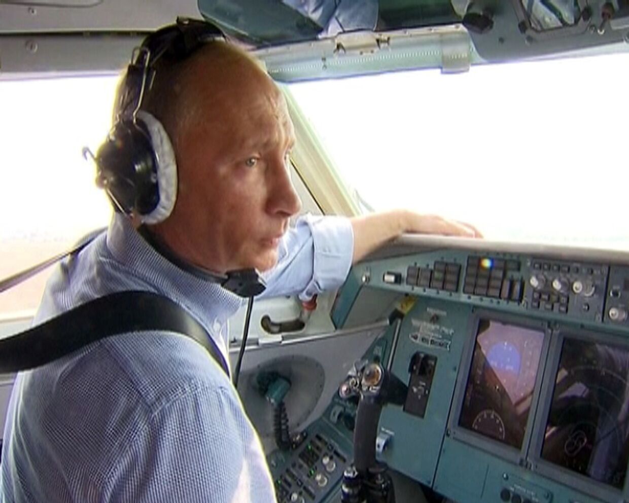 Путин на самолете-амфибии потушил два лесных пожара