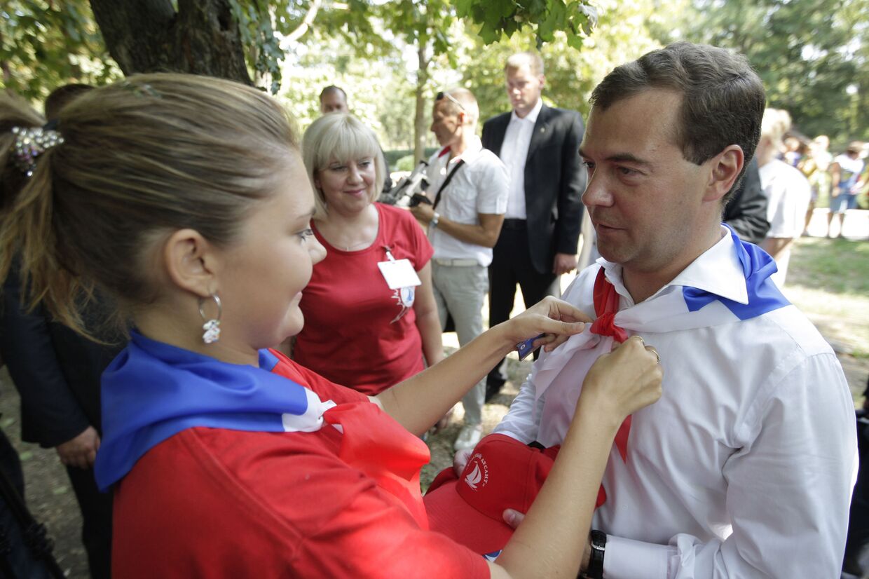 Президент РФ Д.Медведев посетил детский оздоровительный пансионат Красный десант