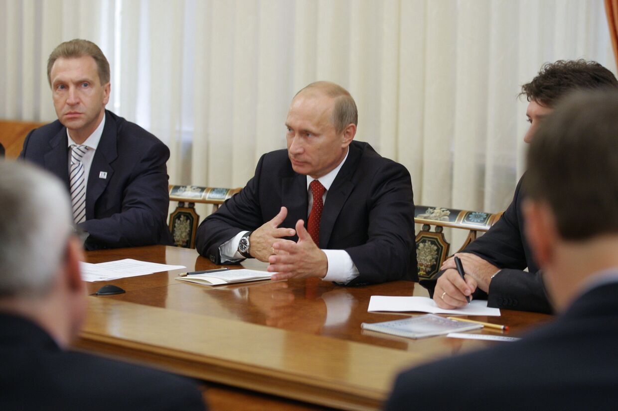 Премьер-министр РФ Владимир Путин встретился с членами комиссии ФИФА