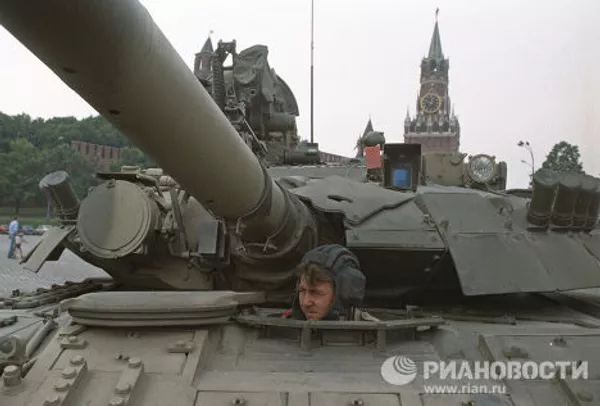 Танк на Васильевском спуске 