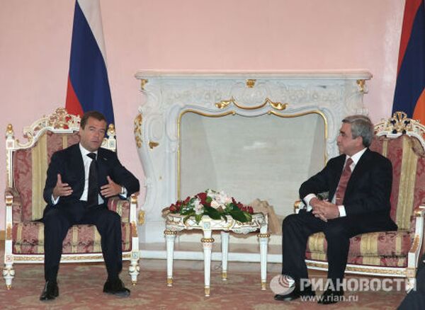 Беседа президентов РФ и Армении Дмитрия Медведева и Сержа Саргсяна в Ереване