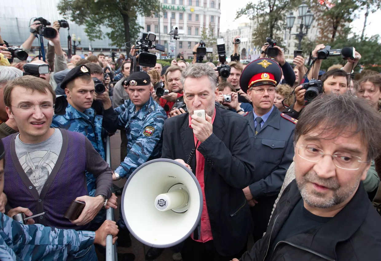 Акция в защиту Химкинского леса на Пушкинской площади в Москве Акция в защиту Химкинского леса на Пушкинской площади в Москве