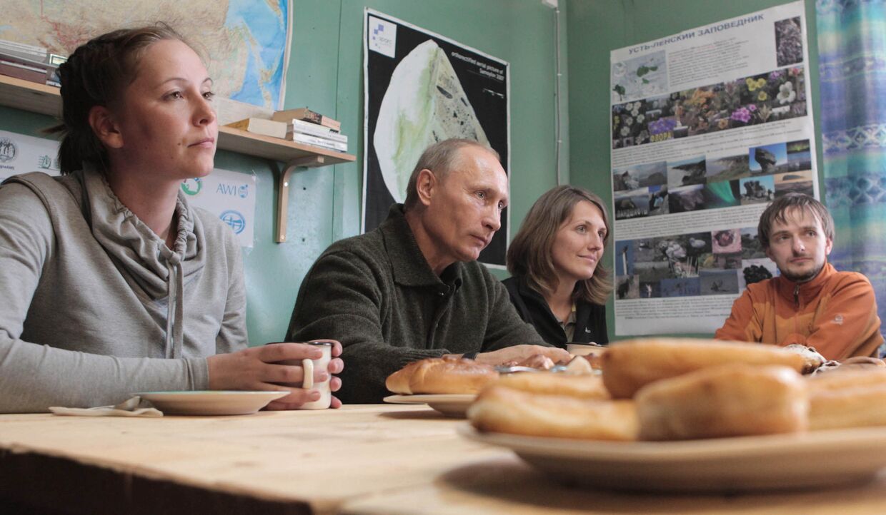 Премьер-министр РФ Владимир Путин посетил место исследований российско-германской научной экспедиции Лена-2010 на острове Самойловский