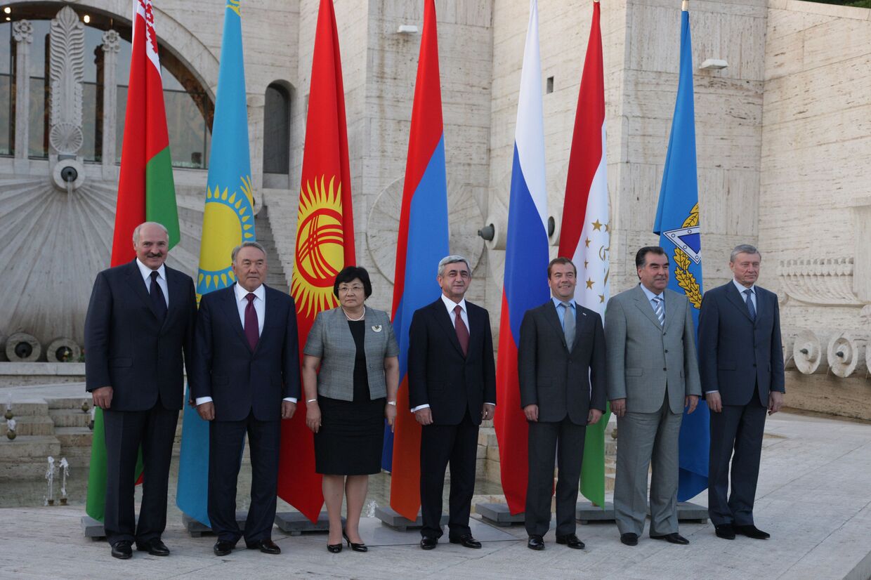 Президент РФ Д.Медведев принял участие в неформальной встрече глав государств-членов ОДКБ
