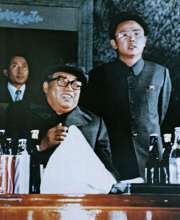 Ким Ир Сен (Kim Il-Sung) с сыном Ким Чен Иром Редкие фото семьи Ким Чен Ира