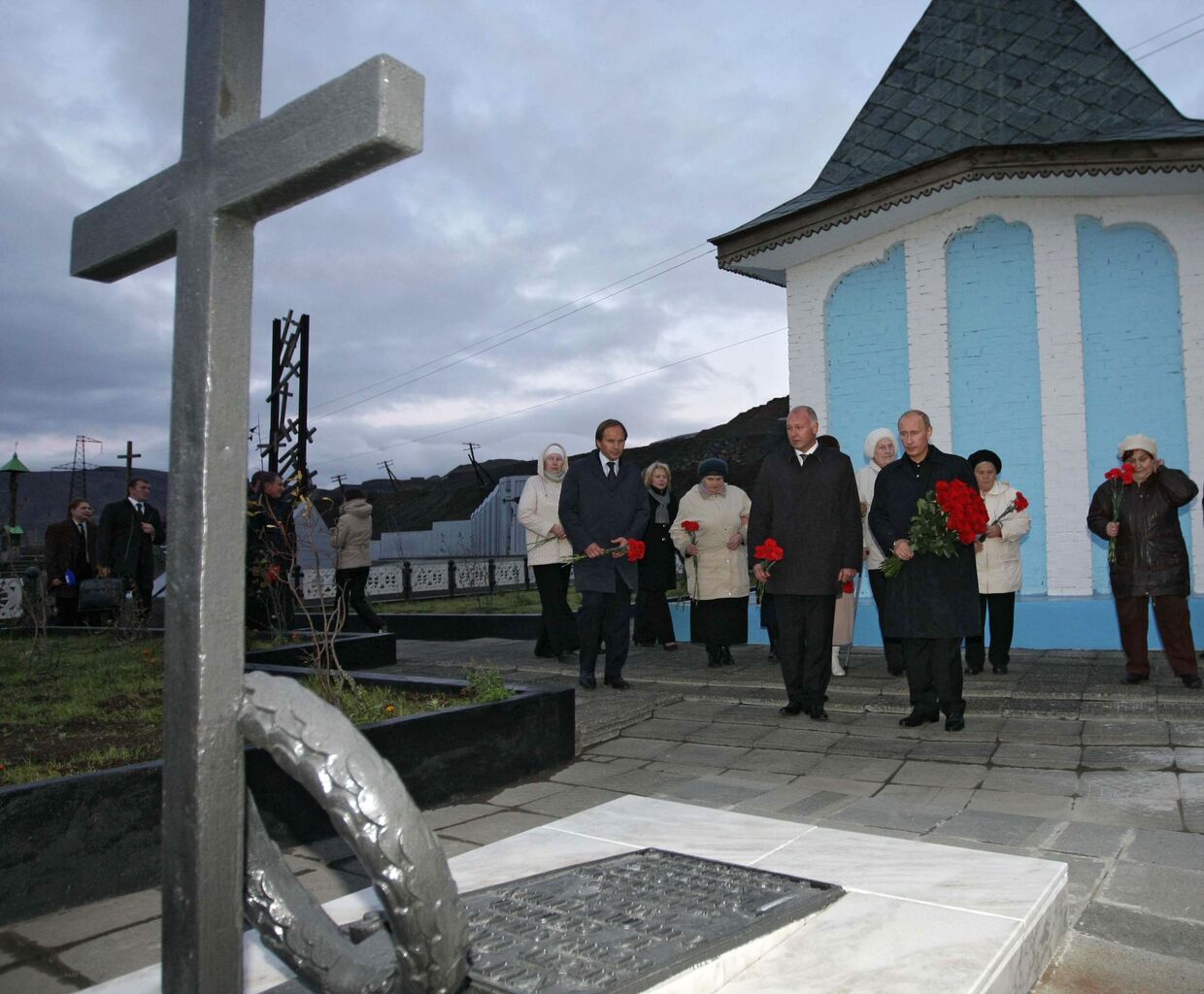 Премьер-министр РФ Владимир Путин посетил Мемориальный комплекс Норильская Голгофа