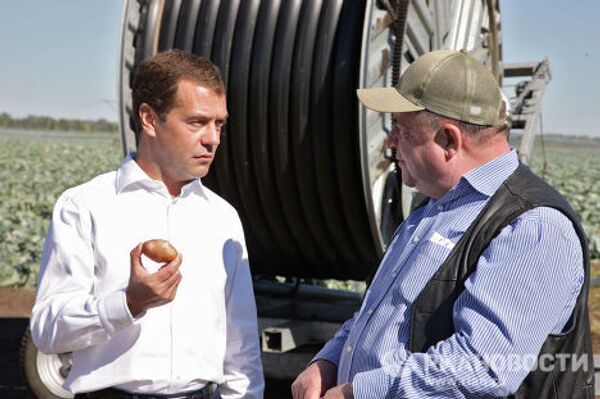 Президент РФ Д.Медведев посетил агрофирму в Оренбургской области