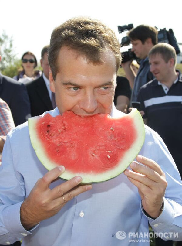 Президент РФ Д.Медведев побывал в колхозно-фермерском хозяйстве Грачиное