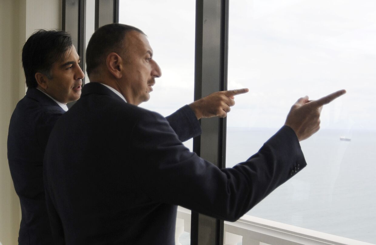 Ильхам Алиев во время визита в Грузию