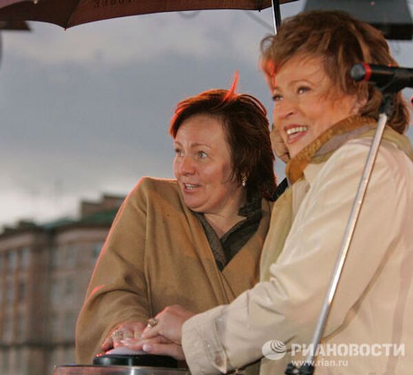 Людмила Путина приняла участие в открытии фонтанного комплекса